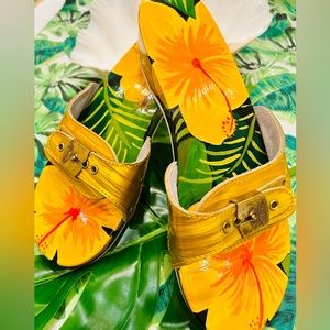 Vintage Dr. Scholl’s Hawaii Hibiscus Flowers handpainted size 9. - 91/2